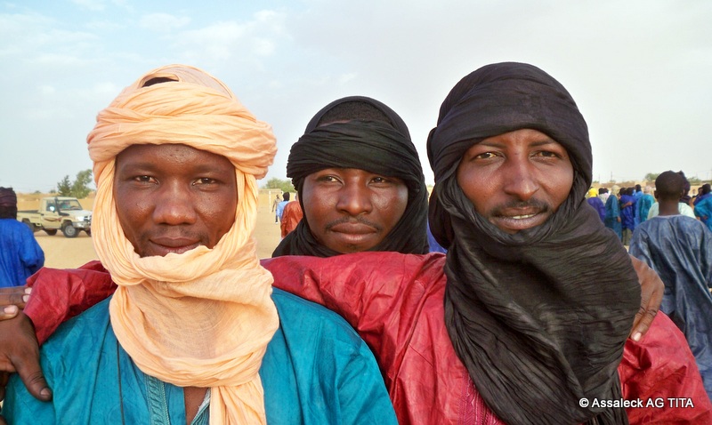Des jeunes au Stade municipal de Kidal lors des festivités du 22 septembre 2009